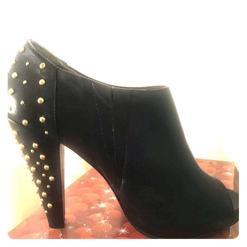 Steve Madden - Black leather booties- 8.5